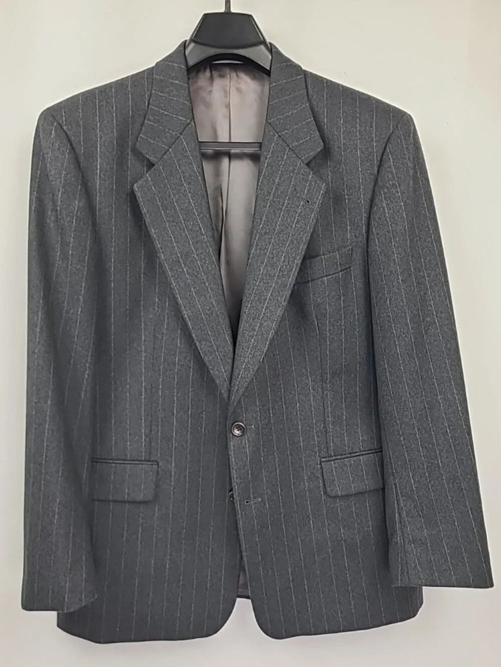 Hugo Boss Stripped 2-Piece Suit 42R, Pants W33xL30.75
